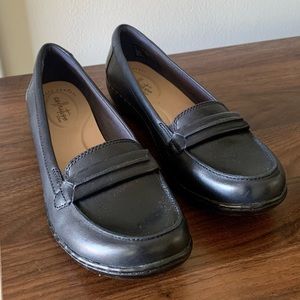 Clarks Ultimate Comfort Collection - Navy Blue Leather Flats - Size 8.5